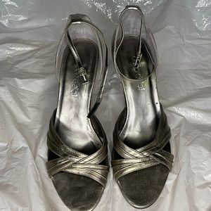 Womens metallic 3.5 in heel